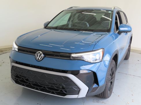 New 2026 Volkswagen Taos SE image 9