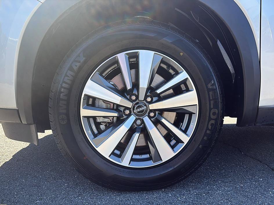 Certified 2025 Nissan Pathfinder SL FWD image 9