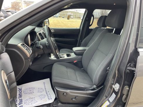 Used 2017 Jeep Grand Cherokee Laredo w/ Quick Order Package 23E image 8