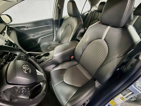 Used 2022 Toyota Camry SE FWD image 11