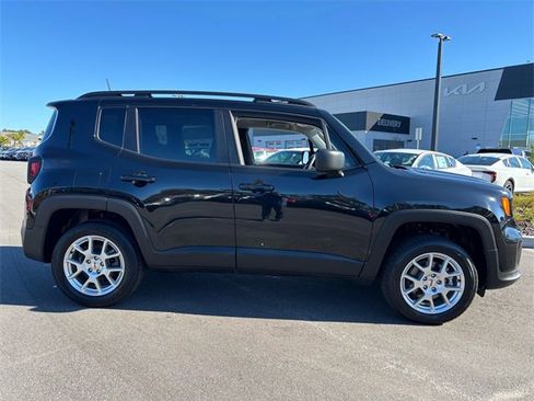 Used 2022 Jeep Renegade Latitude image 16