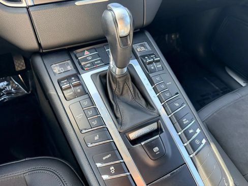 Used 2017 Porsche Macan AWD/4WD image 25