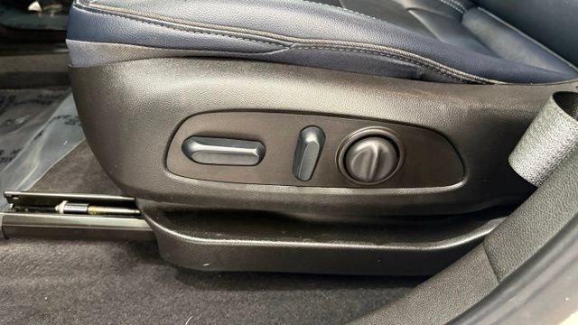 Used 2023 Chevrolet Bolt EUV LT w/ Convenience Package FWD image 12