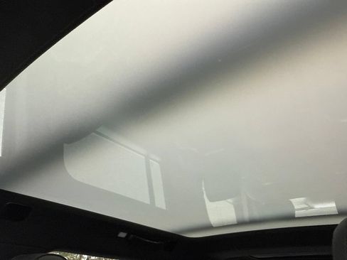 Used 2025 Rivian R1S Premium AWD/4WD image 39