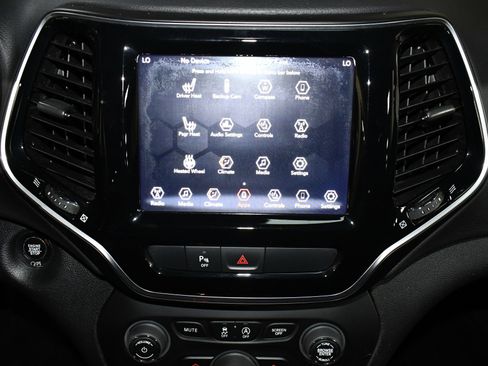 Used 2019 Jeep Cherokee Limited image 35