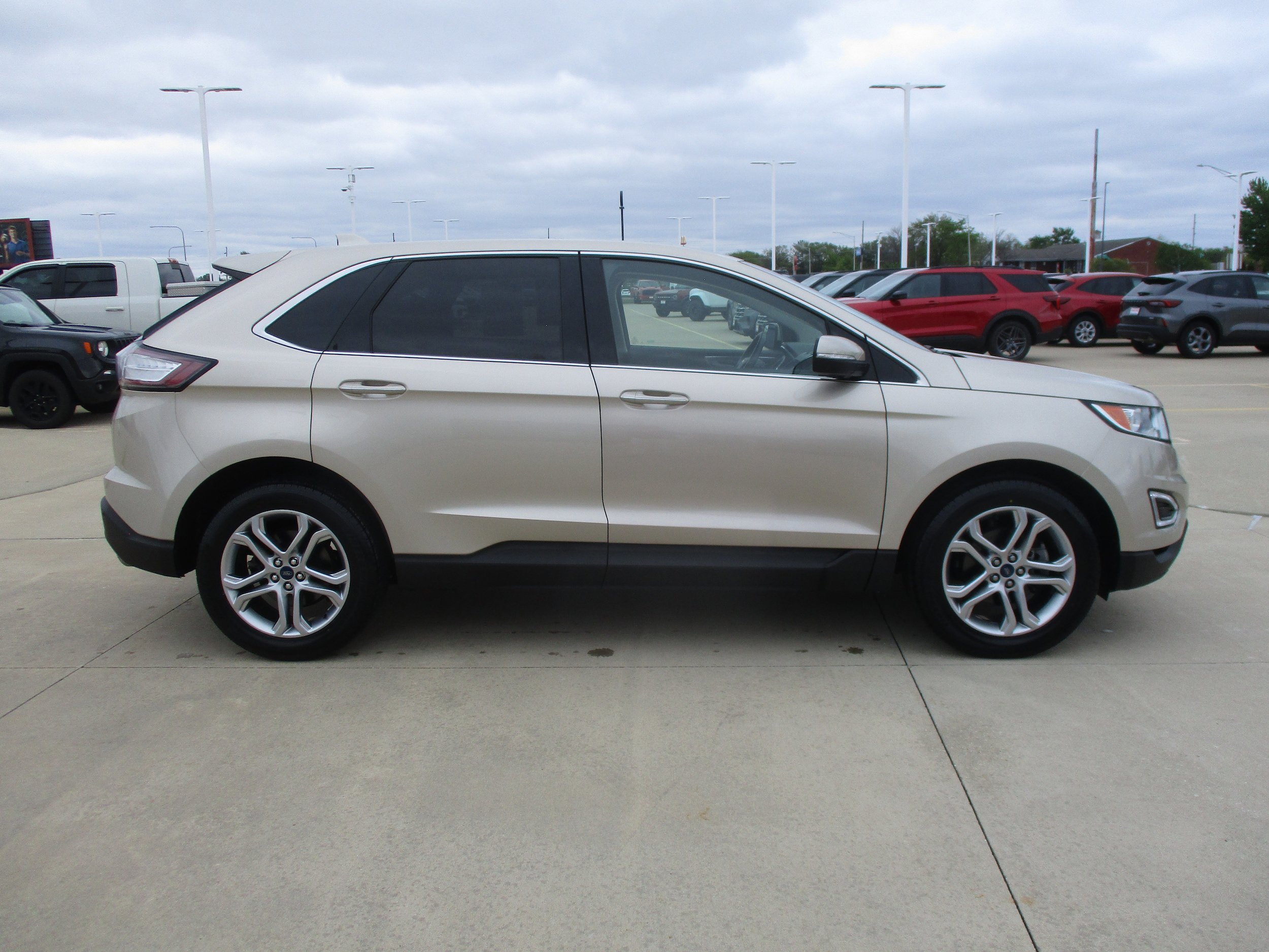 Used 2017 Ford Edge Titanium w/ Cold Weather Package FWD image 7