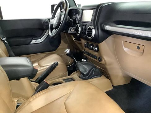 Used 2015 Jeep Wrangler Unlimited Rubicon AWD/4WD image 26