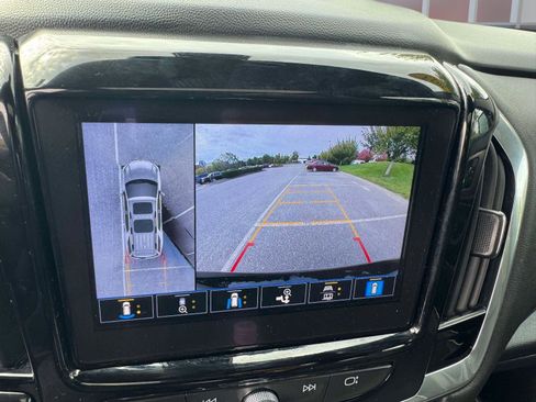 Used 2023 Chevrolet Traverse Premier AWD/4WD image 26
