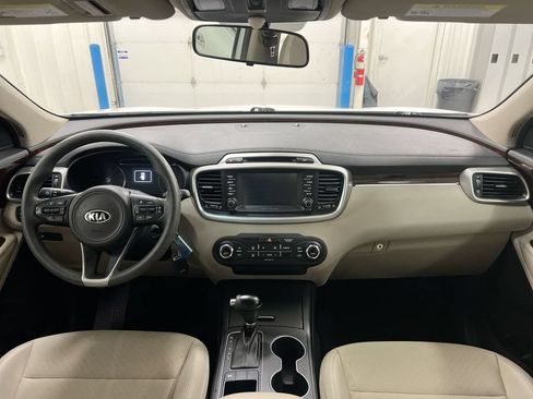 Used 2018 Kia Sorento FWD image 10
