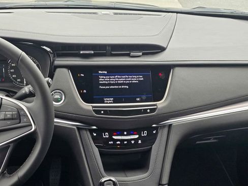New 2026 Cadillac XT5 Luxury image 16