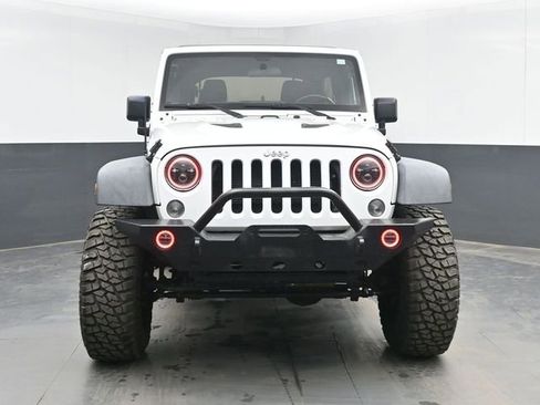 Used 2018 Jeep Wrangler Unlimited Sport w/ Connectivity Group AWD/4WD image 3