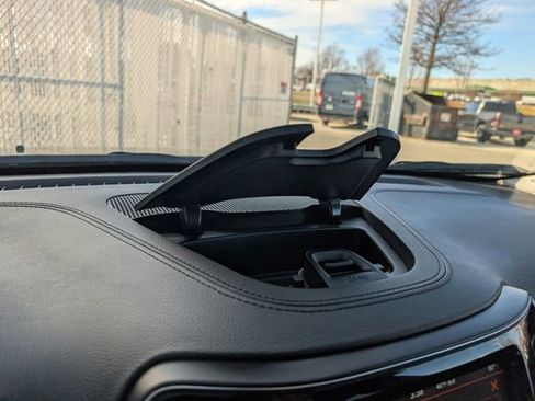 Used 2022 Jeep Cherokee Limited image 21