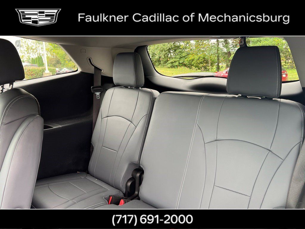 Used 2020 Buick Enclave Essence w/ Sound and Sites Package FWD image 16