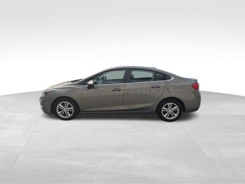 Used 2017 Chevrolet Cruze LT w/ Sun And Sound Package image 5