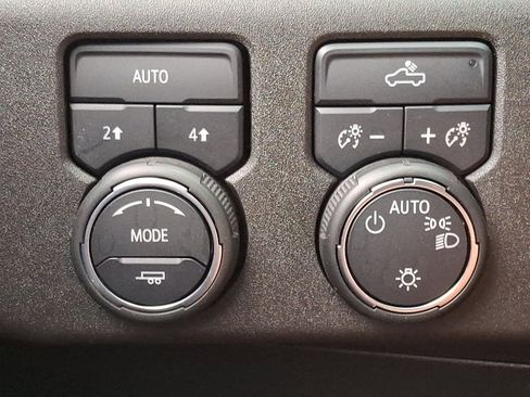 Used 2022 Chevrolet Silverado 1500 LT AWD/4WD image 22