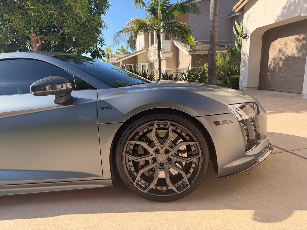 Used 2017 Audi R8 V10 w/ Carbon Exterior Package AWD/4WD image 7