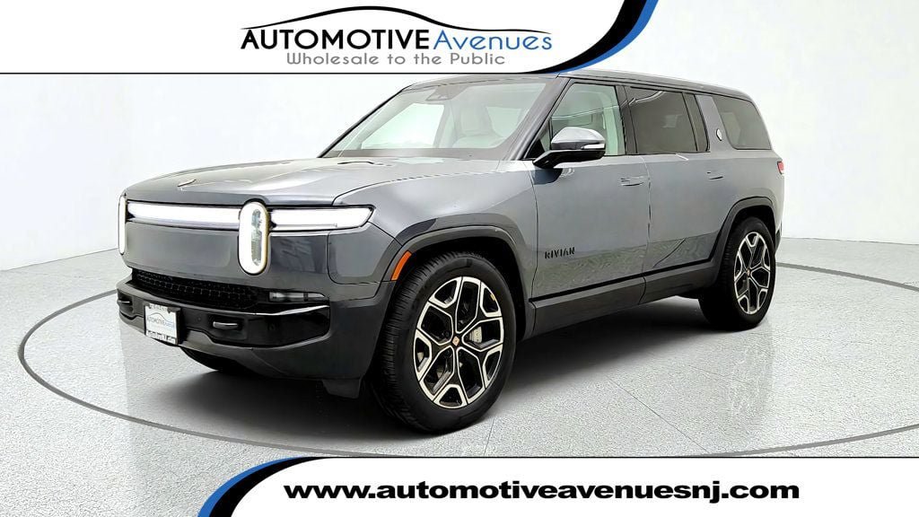 Used 2025 Rivian R1S Adventure Dual AWD/4WD image 1