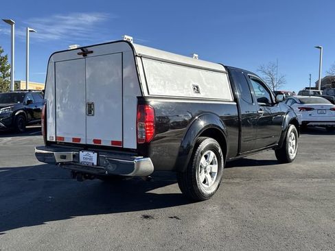 Used 2013 Nissan Frontier SV image 3