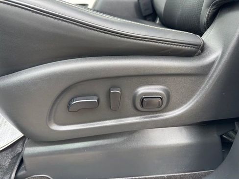 Used 2019 Nissan Titan PRO-4X w/ Pro-4x Utility Package AWD/4WD image 12