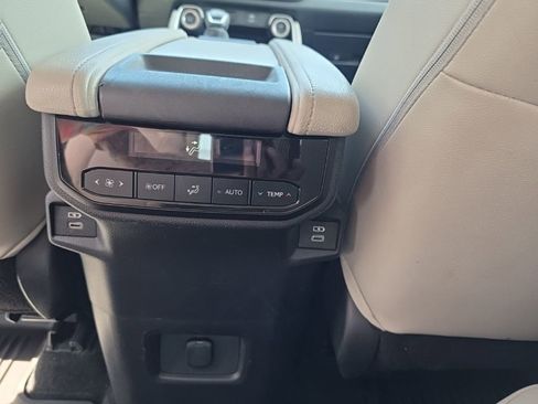 Used 2024 Toyota Grand Highlander AWD image 13