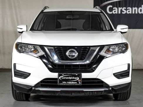 Used 2018 Nissan Rogue SV image 3