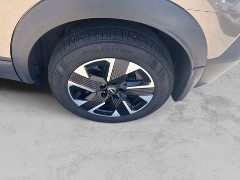 Used 2025 Nissan Kicks SV AWD/4WD image 13
