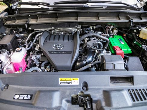 Used 2024 Toyota Highlander XLE image 35