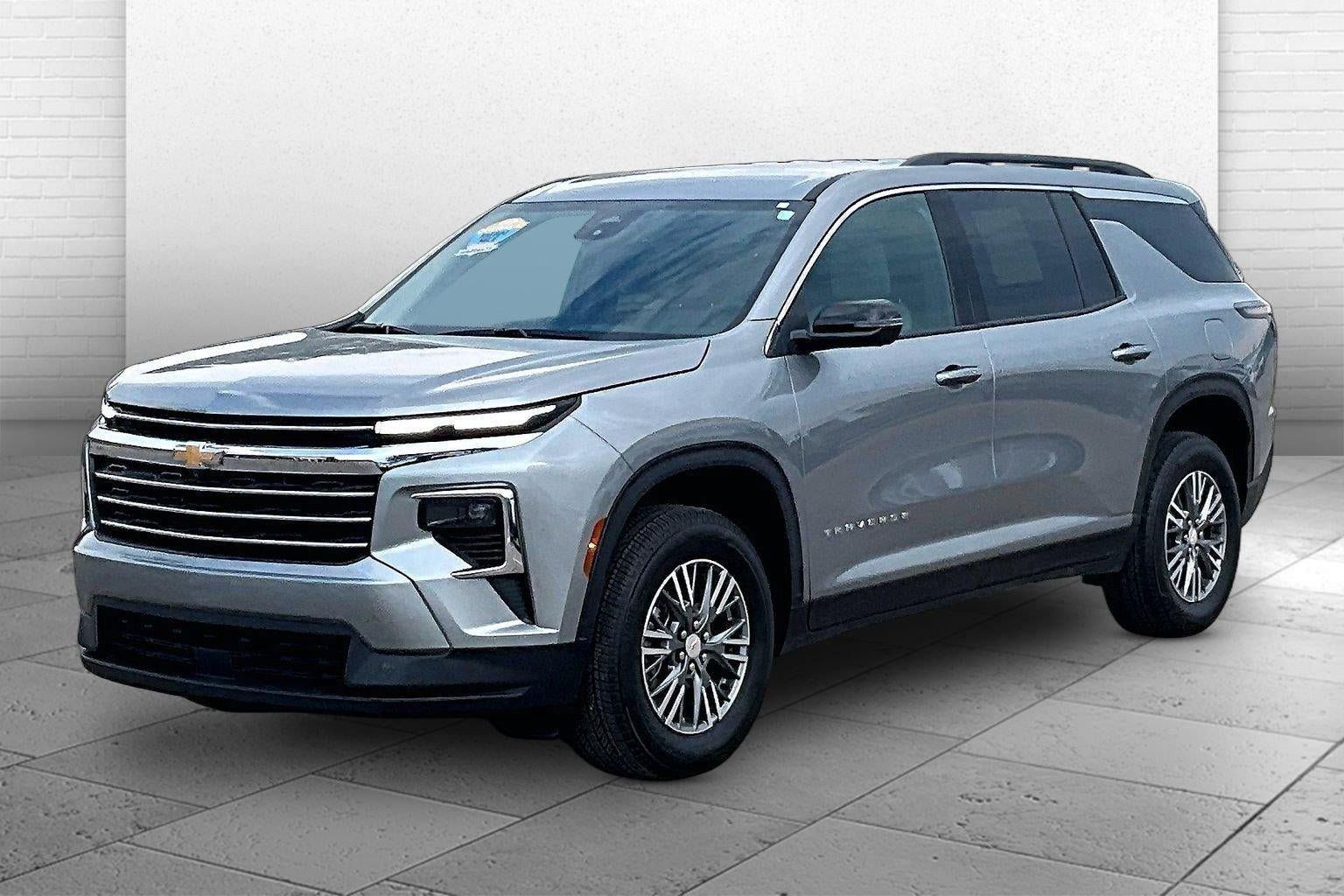 Used 2026 Chevrolet Traverse LT w/ Driver Confidence Package FWD image 13