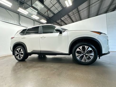 Used 2023 Nissan Rogue SV AWD/4WD image 3