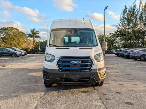 Used 2022 Ford E-Transit 148 High Roof Extended image 12