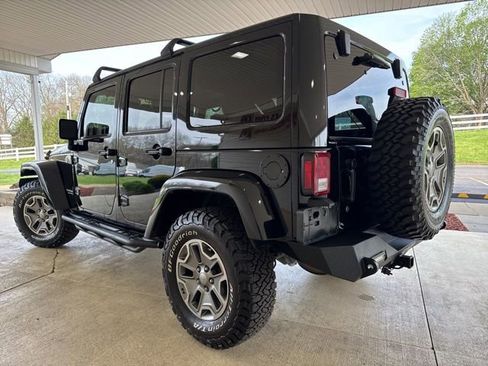 Used 2016 Jeep Wrangler Unlimited Rubicon w/ Connectivity Group AWD/4WD image 8