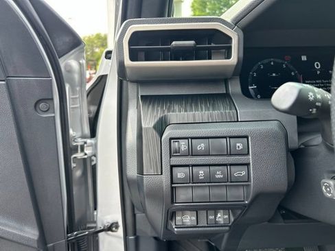 Used 2025 Toyota 4Runner Platinum AWD/4WD image 28