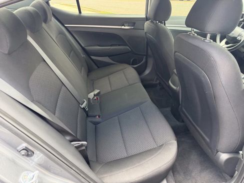 Used 2019 Hyundai Elantra SE w/ Cargo Package FWD image 16