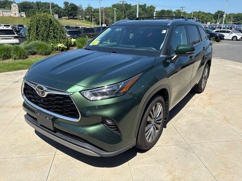 Used 2023 Toyota Highlander Platinum AWD/4WD image 3