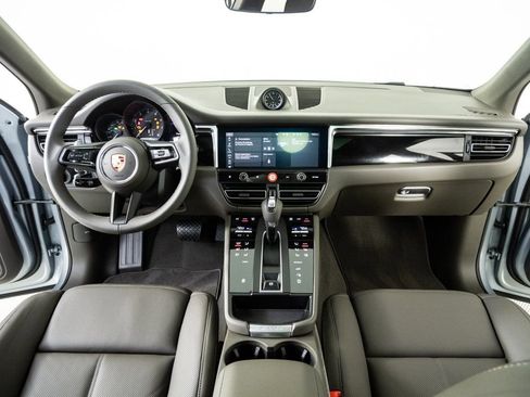 New 2026 Porsche Macan Base image 19