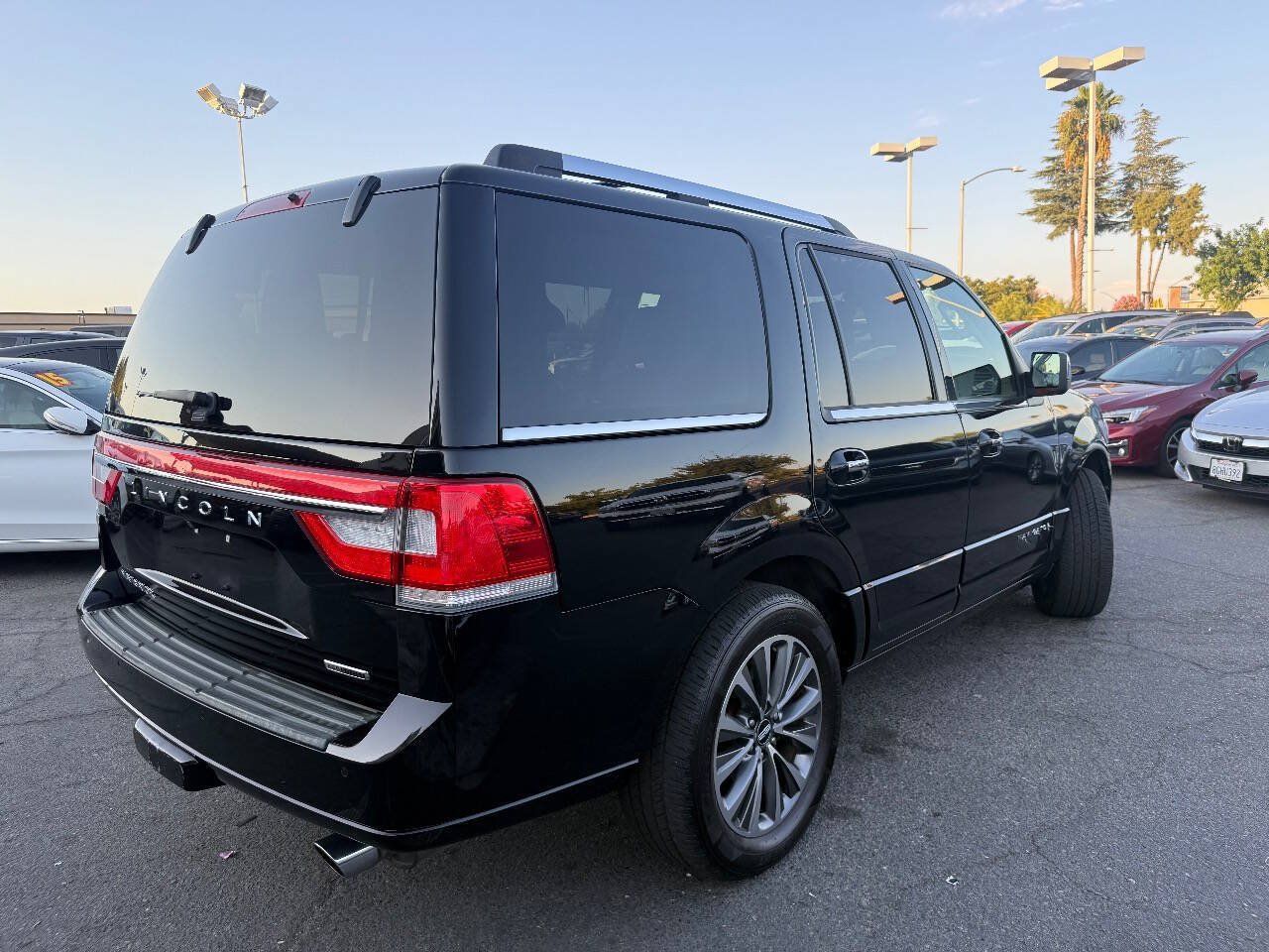Used 2016 Lincoln Navigator Select AWD/4WD image 7