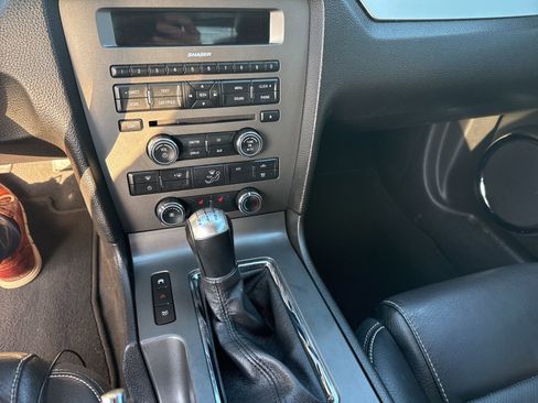 Used 2010 Ford Mustang GT Premium RWD image 4