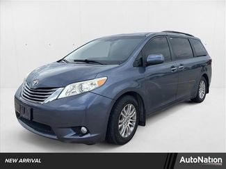 Used 2015 Toyota Sienna XLE image 1