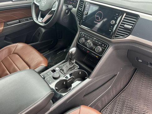 Used 2022 Volkswagen Atlas SEL Premium image 18