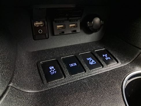 Used 2019 Toyota Highlander SE image 30