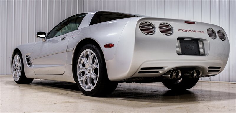 Used 2002 Chevrolet Corvette Coupe w/ Preferred Equipment Group1 RWD image 5