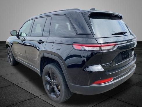 Used 2025 Jeep Grand Cherokee Limited w/ Luxury Tech Group II AWD/4WD image 10