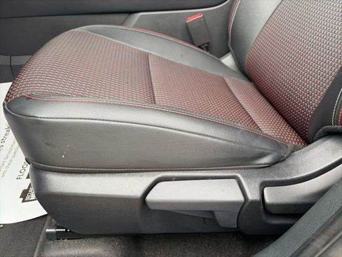 Certified 2025 Nissan Kicks SR image 10