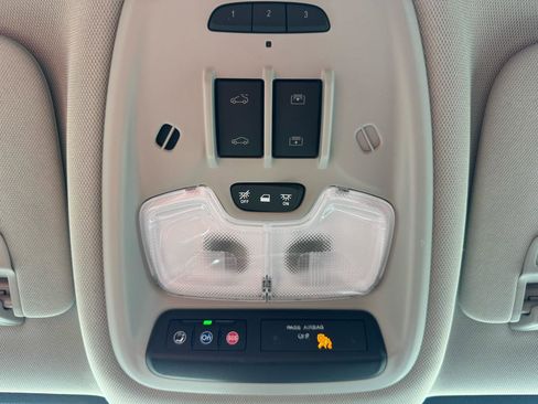 Used 2025 Buick Encore GX Avenir w/ Avenir Technology Package image 29