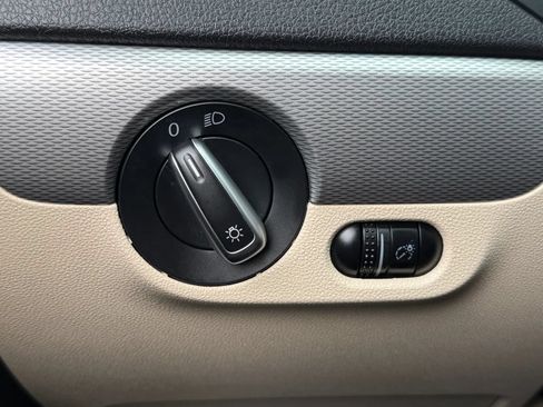 Used 2017 Volkswagen Jetta SE FWD image 37