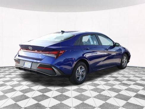 New 2025 Hyundai Elantra SE image 39