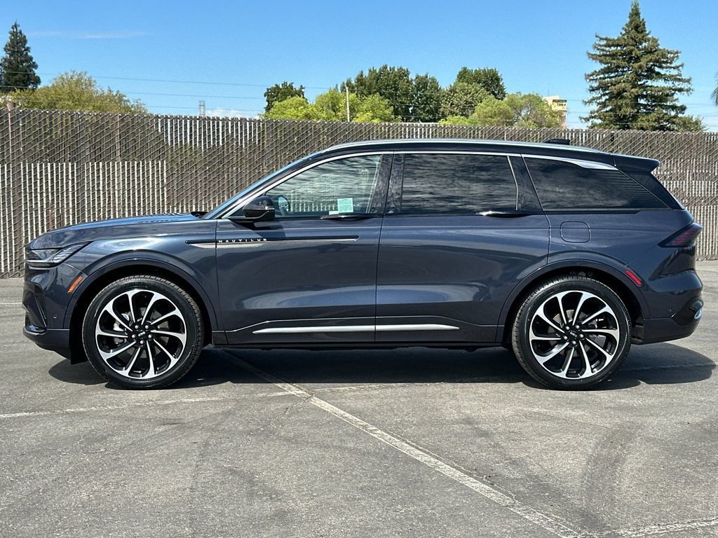 Certified 2024 Lincoln Nautilus Black Label AWD/4WD image 6