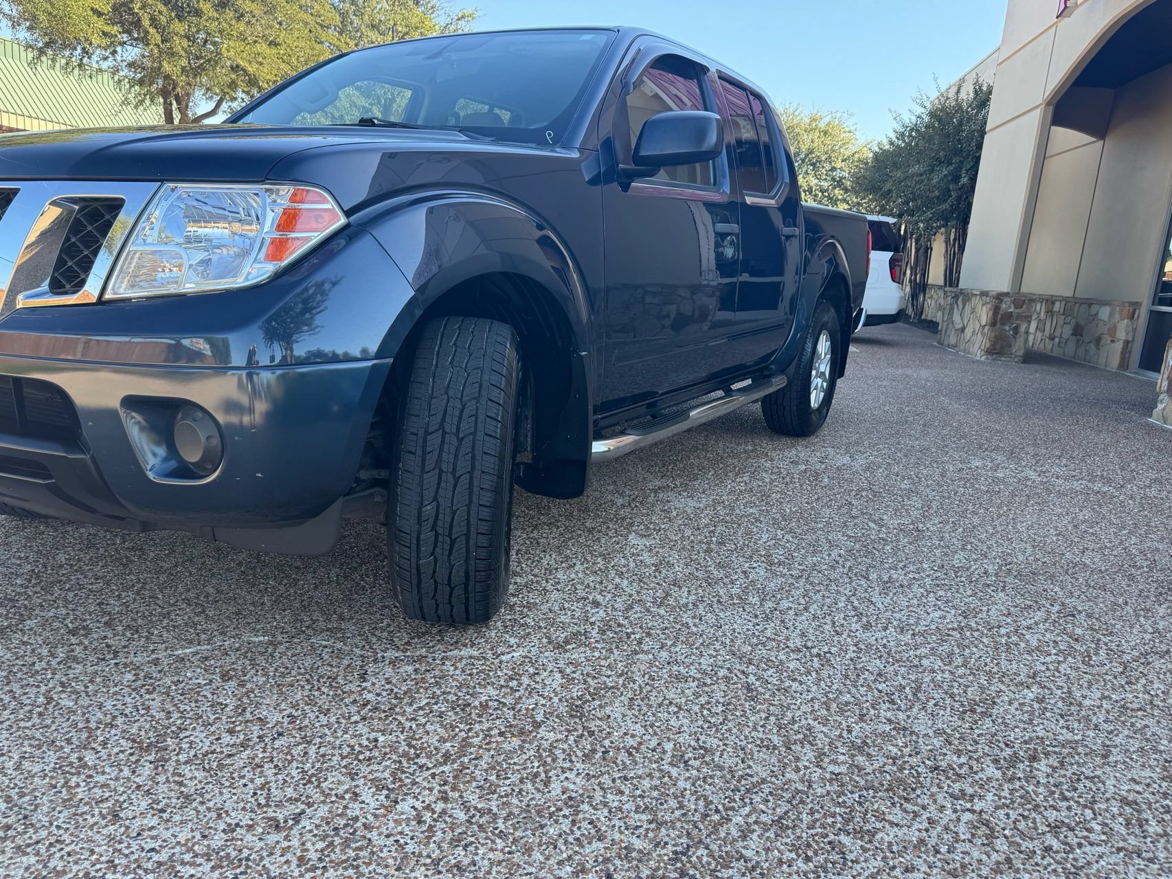 Used 2019 Nissan Frontier SV AWD/4WD image 3