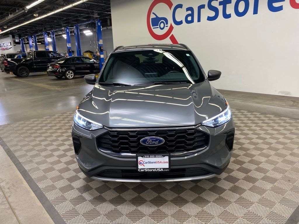 Used 2025 Ford Escape ST-Line FWD image 5