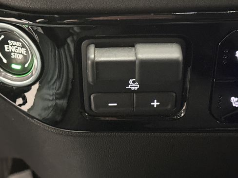 Used 2025 Chevrolet Silverado 2500 LT w/ Convenience Package image 39